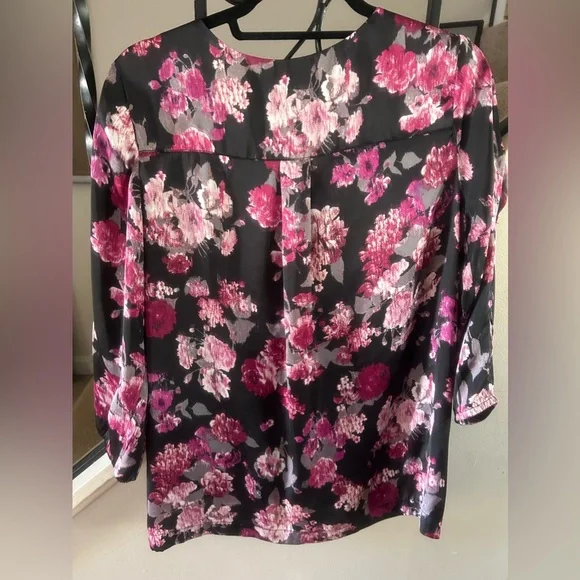 Womans Blouse, size Medium - Picture 6 of 7